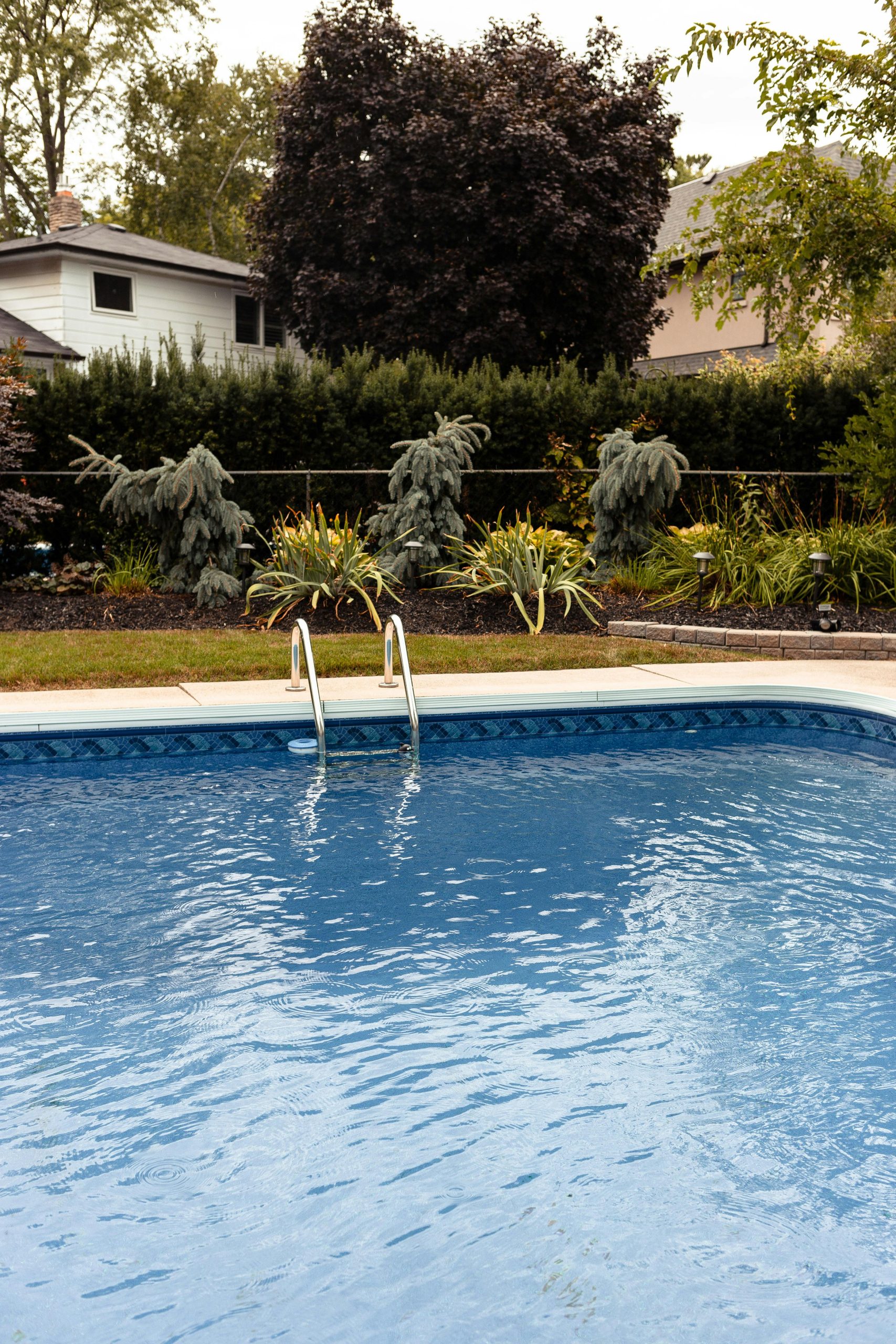 Risques de l'eau de javel ménagère pour une piscine