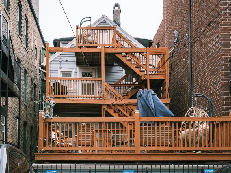 Comment aménager une terrasse 2 niveaux efficacement ?