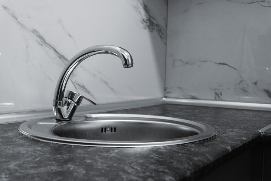 Acide chlorhydrique sur inox : quels dégâts et comment réparer ?