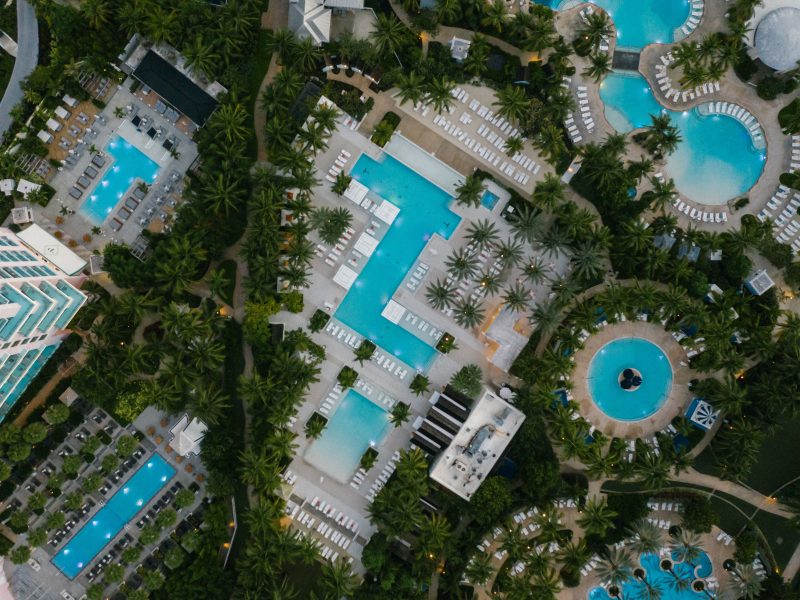 Conception de piscine hôtelière à Plan-de-la-Tour : par où commencer ?
