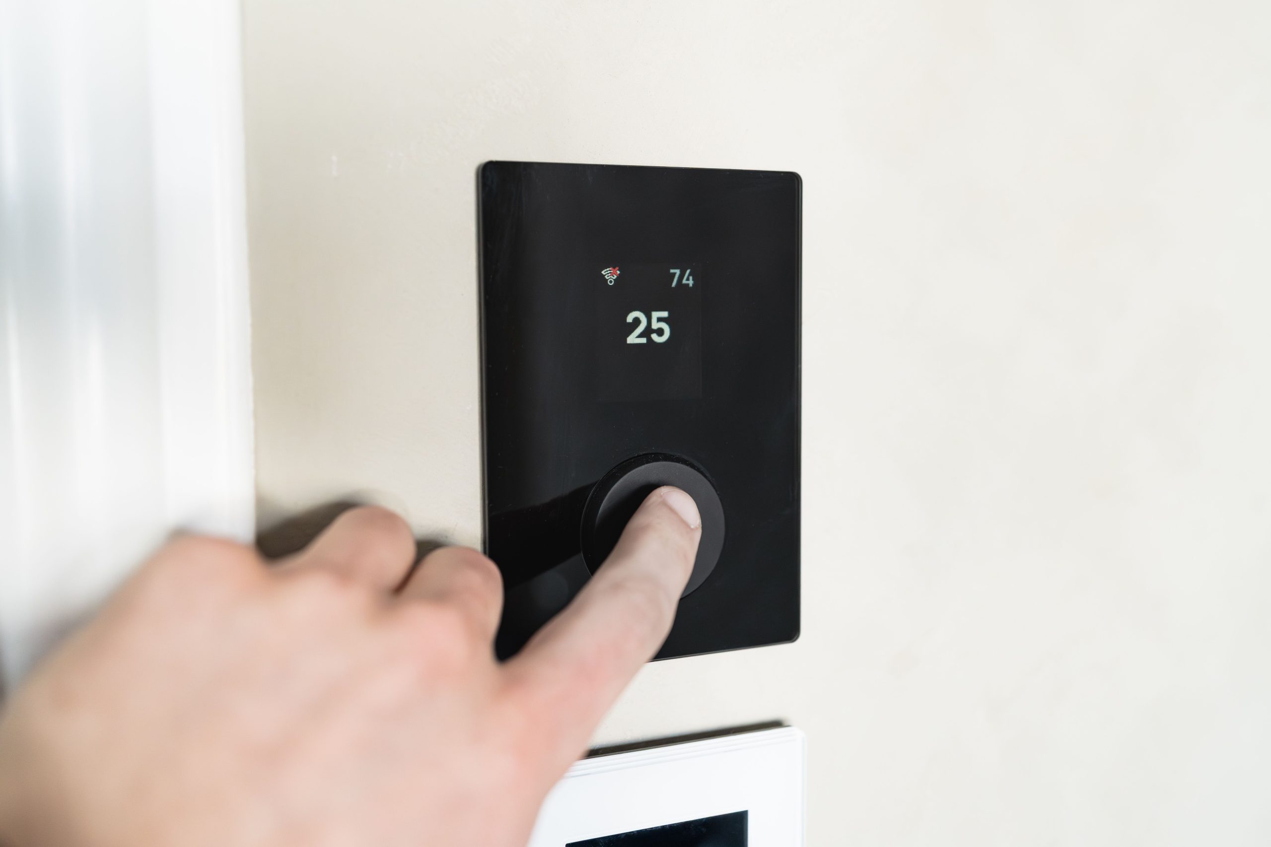 Ajustement d'un thermostat intelligent et design