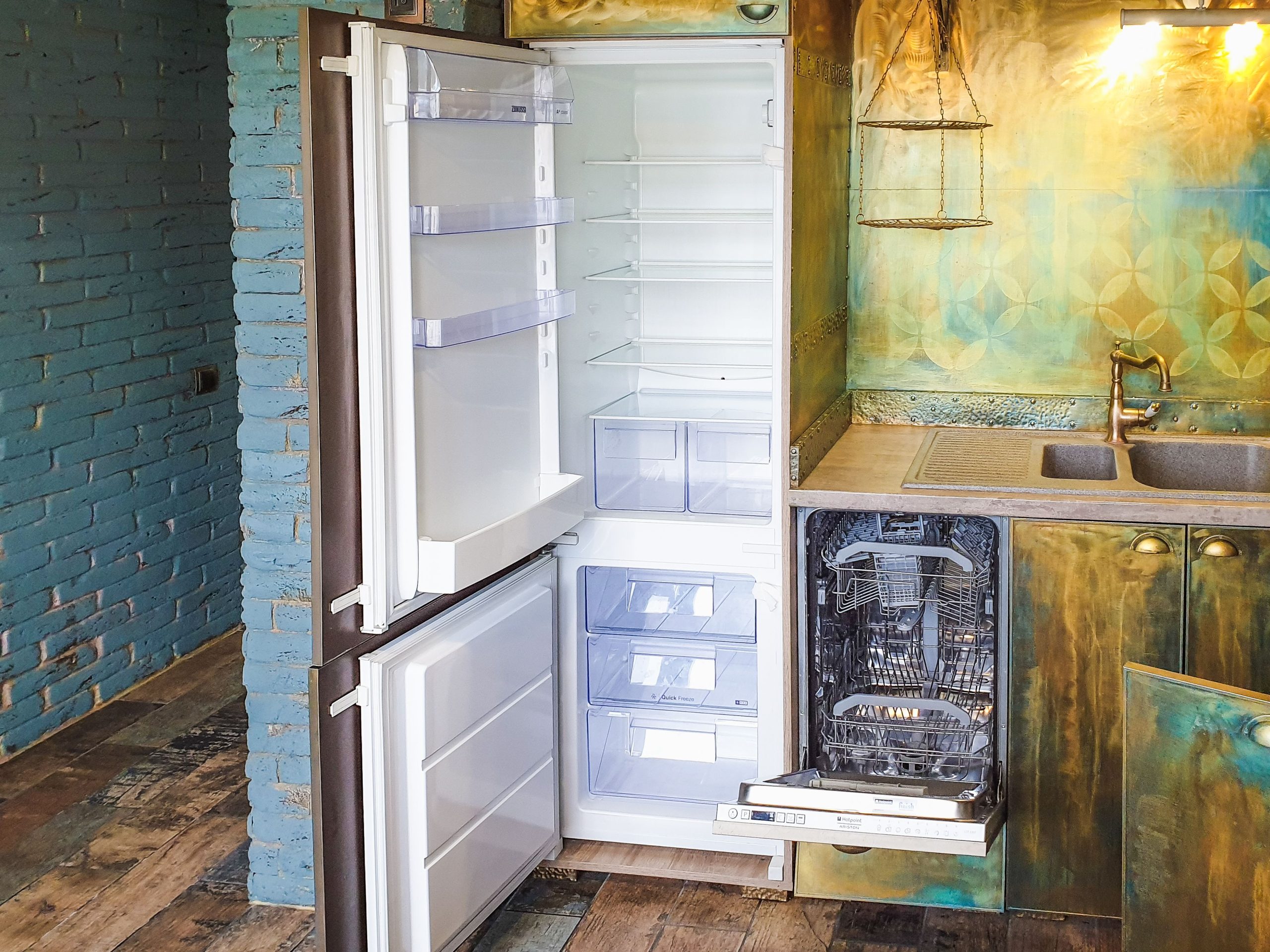 Cuisine contemporaine réfrigérateur ouvert design actuel